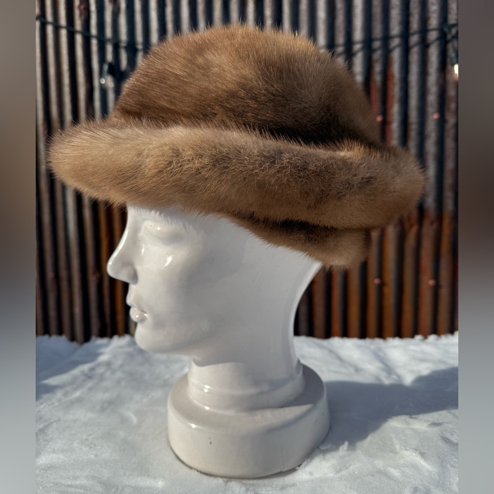 Creation Vittorio vintage fur hat